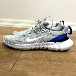 Nike Free Run 2.0
Size: 9.5
